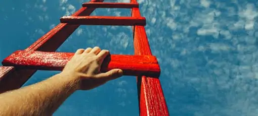 Ernährungsberater Karriere - Person klettert eine rote Leiter hinauf