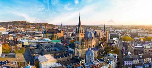 Aachen - Panorama Aachen Stadtlandschaft mit Kathedrale und Rauthaus, Grenzdreieck